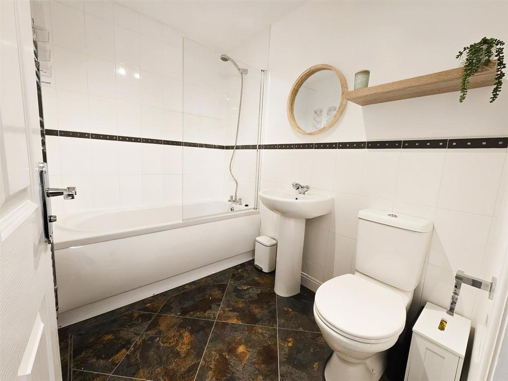 UT2 V6 Lq B8 EOAf Xyf31f TJw.jpg