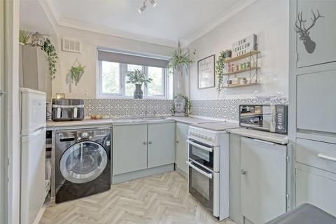 16 Dart Green, South Ockendon, RM15 5DH