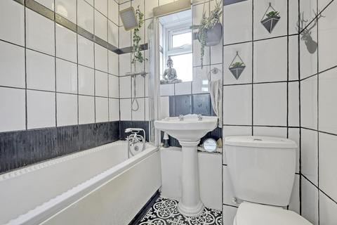 16 Dart Green, South Ockendon, RM15 5DH