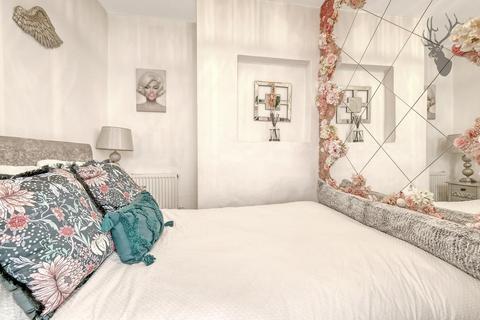 16 Dart Green, South Ockendon, RM15 5DH