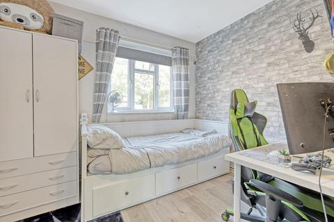 16 Dart Green, South Ockendon, RM15 5DH