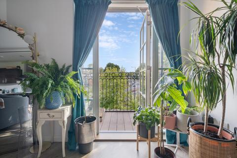 1 bedroom flat for sale, Palladian Gardens, London, W4