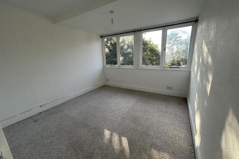 2 bedroom flat to rent, Rose Hill Crescent, Suffolk IP3