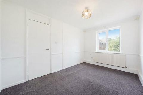 2 Moncrieff Close, London, E6 5TF