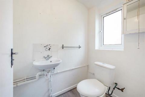 2 Moncrieff Close, London, E6 5TF