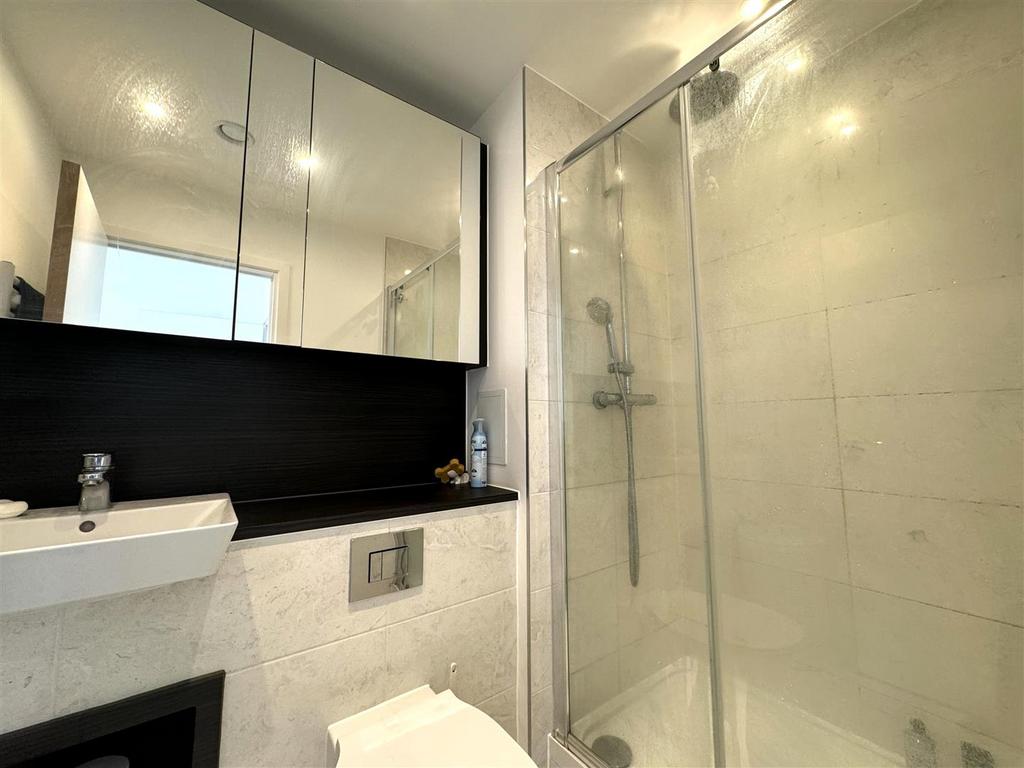 En-suite Shower.jpeg