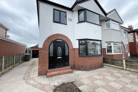 3 bedroom semi-detached house to rent, Ringwood Avenue, Audenshaw, Manchester, M34