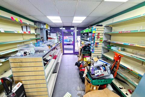 Shop to rent, Clayhall Avenue, Clayhall IG5 0NY