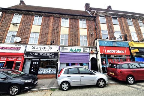 Shop to rent, Clayhall Avenue, Clayhall IG5 0NY