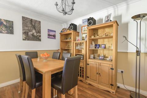 9 Arnolds Way, Cirencester, GL7 1TA