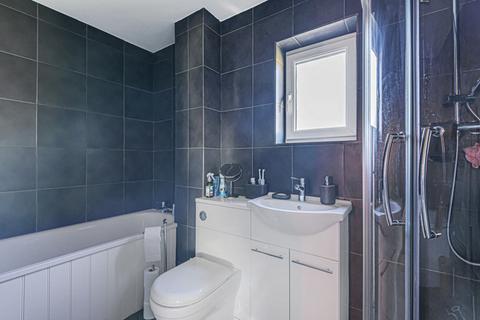 9 Arnolds Way, Cirencester, GL7 1TA