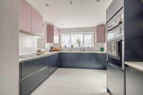 42 Heathway, Iver, SL0 0BZ