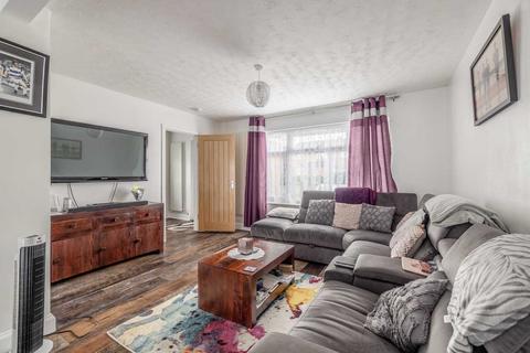 42 Heathway, Iver, SL0 0BZ