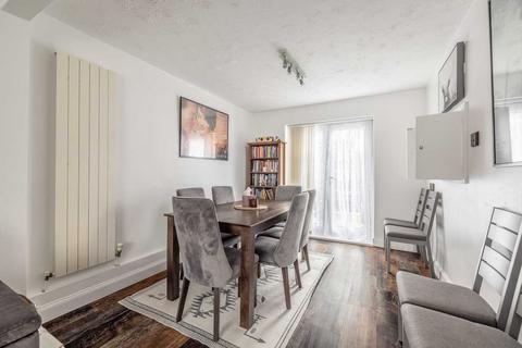 42 Heathway, Iver, SL0 0BZ