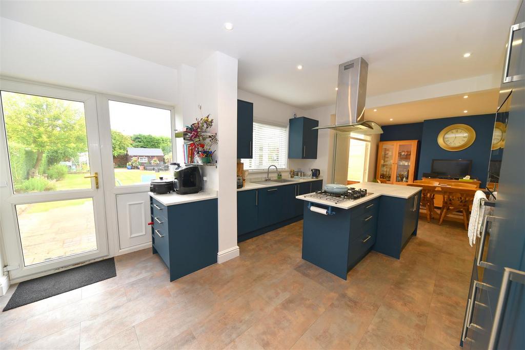 Kitchen3.JPG