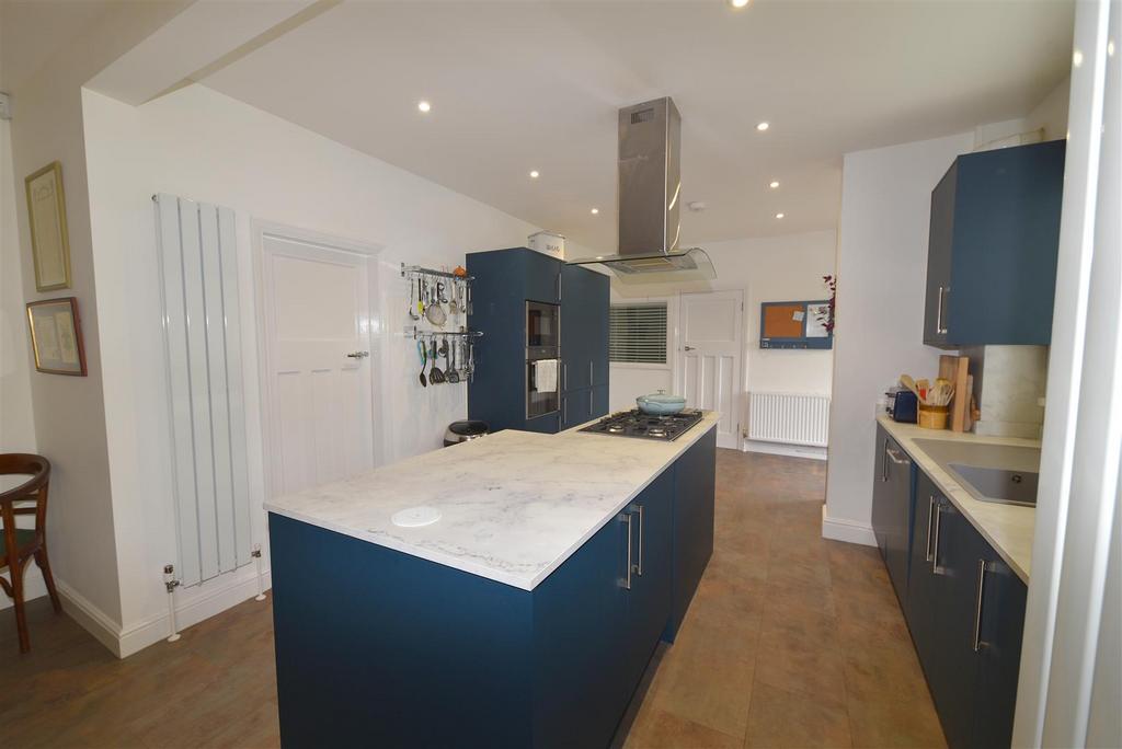 Kitchen1.JPG