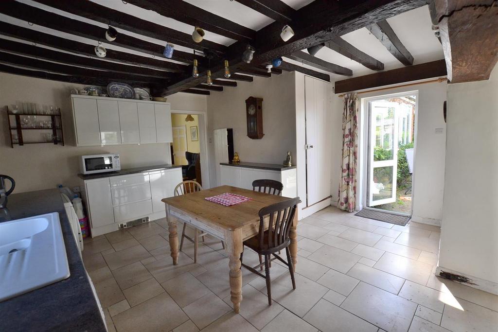 Fitted breakfast kitchen