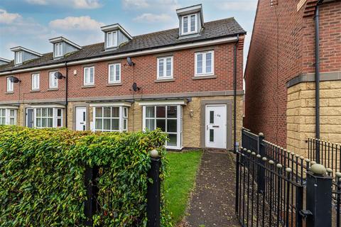 3 bedroom end of terrace house to rent, Portland Road, Great Sankey, Warrington