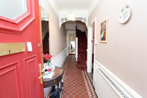 4 bedroom house for sale, Broomfield Avenue, Palmers Green, N13