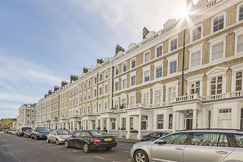 2 bedroom flat to rent, Onslow Gardens, South Kensington, London SW7.