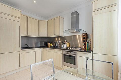 2 bedroom flat to rent, Onslow Gardens, South Kensington, London SW7.