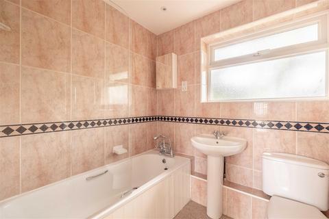15b Addington Close, Windsor, SL4 4BP