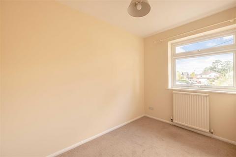15b Addington Close, Windsor, SL4 4BP