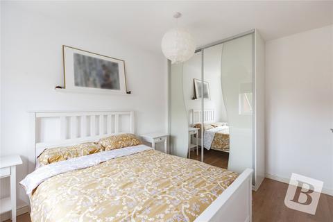 8 Oldmead Close, Romford, RM3 9FH