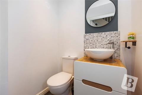 8 Oldmead Close, Romford, RM3 9FH