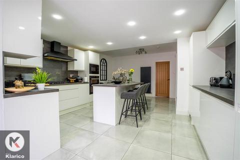 5 bedroom end of terrace house for sale, Sunningdale Road, Birmingham B11