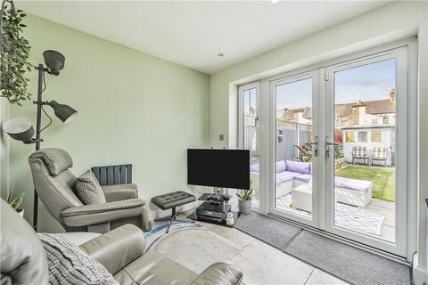 18 Lewis Road, Swanscombe, DA10 0JH