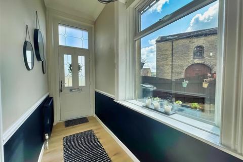1 Crossfield, Holywell Green, Halifax, HX4 9ES