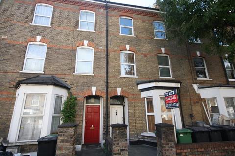 Studio to rent, Loveridge Road, Kilburn, London