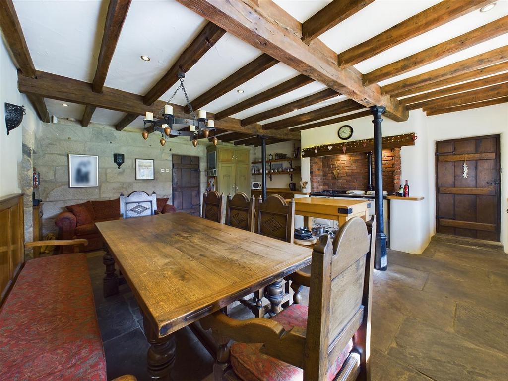 CAM02964 G0-PR0256-STILL017.jpg