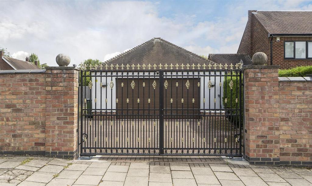 Gated Driveway.jpg