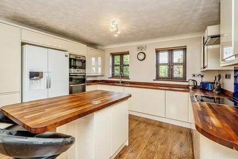 4 bedroom detached house for sale, Llanidloes Road, Newtown SY16