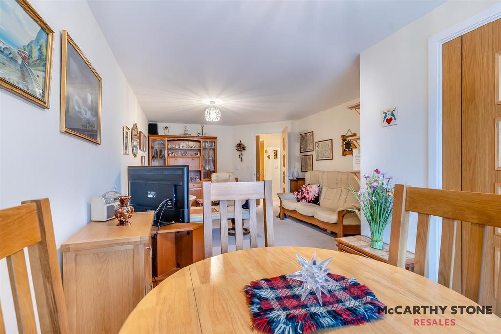 8616531-interior05.JPG