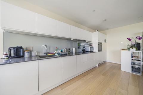 3 bedroom apartment to rent, King Street Hammersmith W6