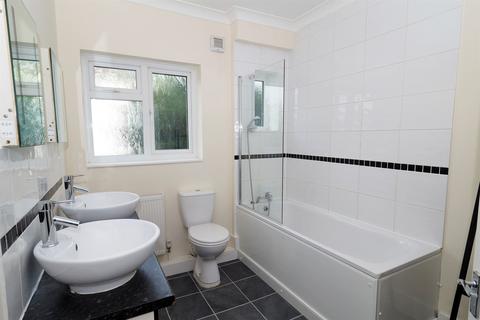 14, Rectory Court Goldings Hill, Loughton, IG10 1LN