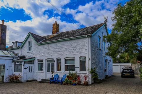 2 bedroom house to rent, Gwentlands Drive, Marine Parade, Penarth