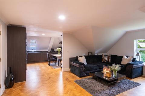 2 bedroom apartment for sale, Oakwood Grove, Leeds LS8