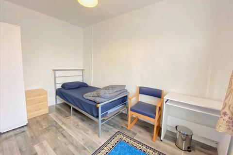 1 bedroom in a house share to rent, Keats Way, Greenford, Greenford