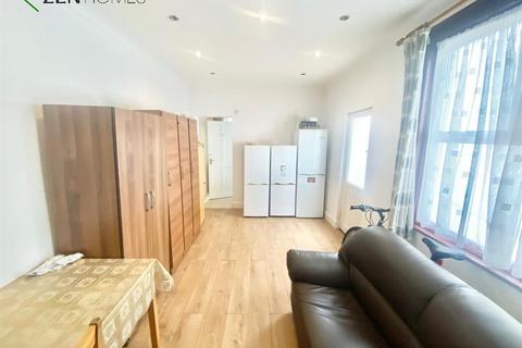 1 bedroom in a house share to rent, London N17