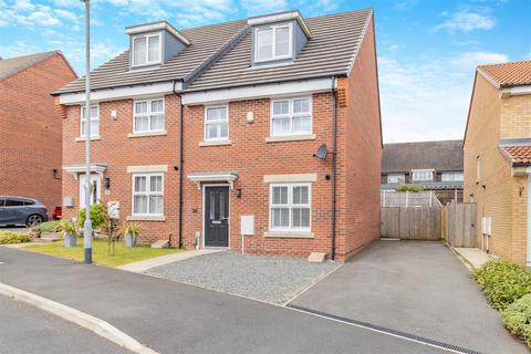 3 bedroom semi-detached house for sale, Linnet Drive, Rainworth