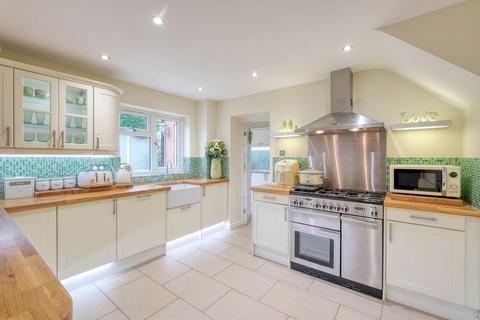 80 Avenue Road, Astwood Bank, Redditch, B96 6AT