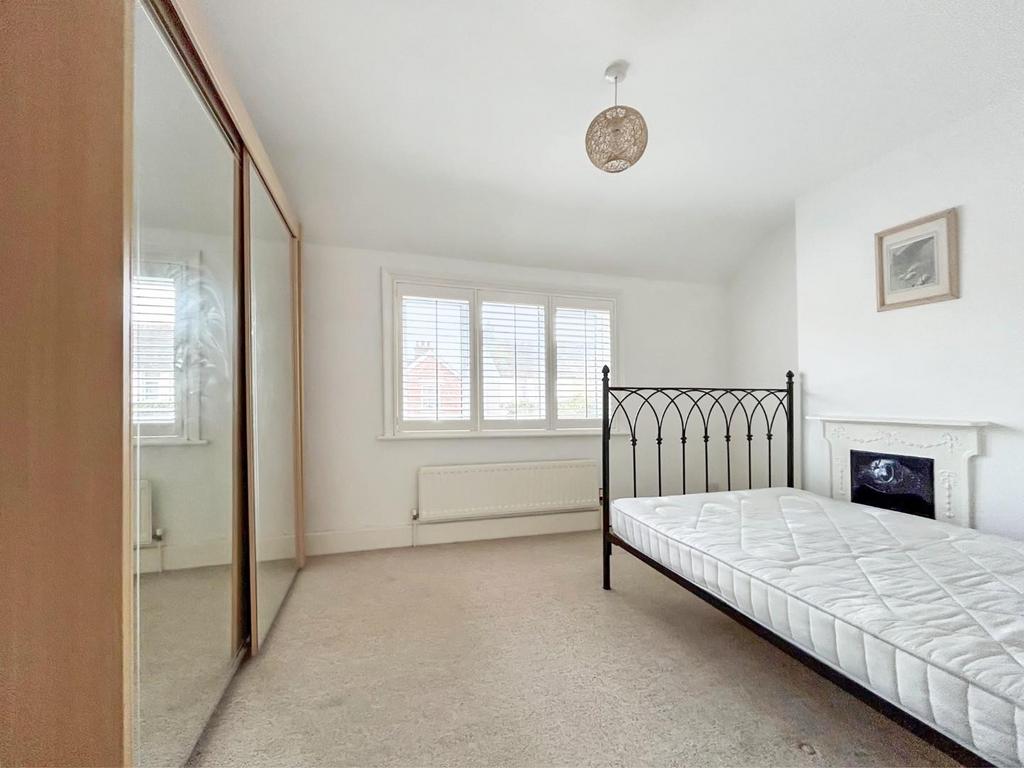 Bedroom 1a.jpg