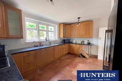 6 bedroom semi-detached house to rent, Highdown, Worcester Park