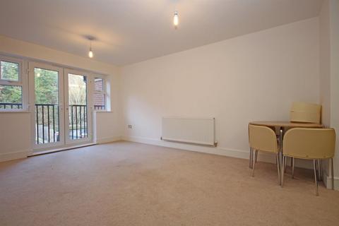 2 bedroom apartment to rent, Kingswood, Surrey