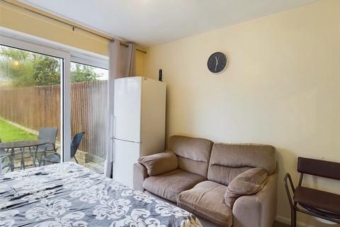 5 Almond Close, Abbeydale, Gloucester, GL4 5XY