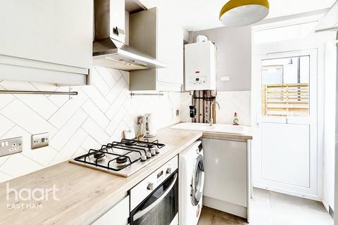 2 bedroom flat for sale, Second Avenue, London